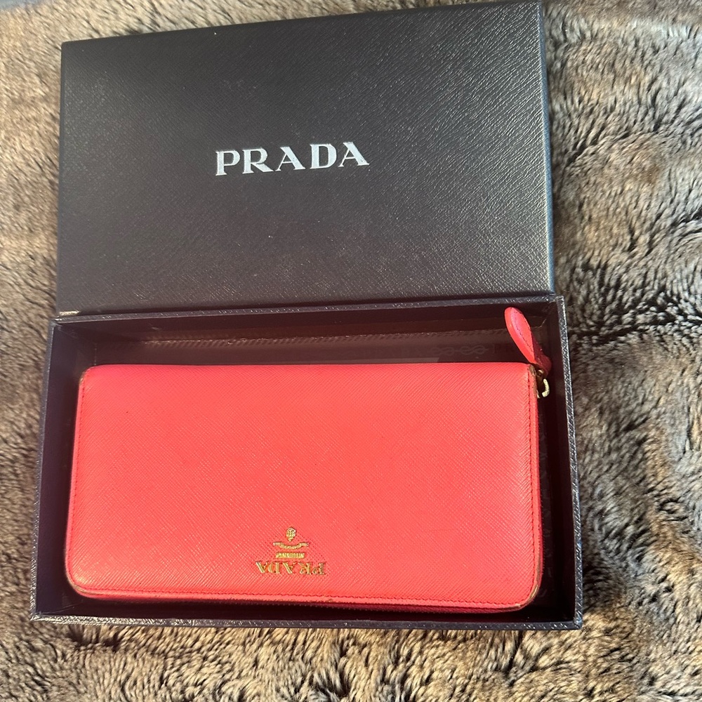 Prada Lacca Saffiano Leather Zip Around Walket - Picture 1 of 15